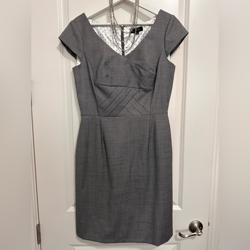 Tahari size 8 V-neck cap sleeve dress.